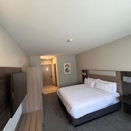 Holiday Inn Express - Wichita North - Park City By Ihg Exterior foto